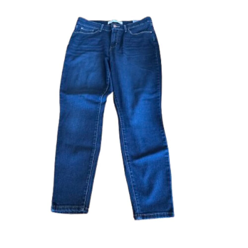 Women's Levis mid rise skinny Size 32x28!